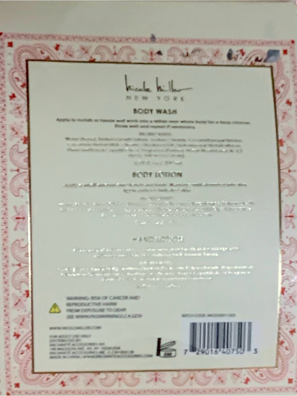 Nicole Miller New York "Strawberries & Vanilla" Shower Kit with Plush Bonus Bag - Picture 5 of 5